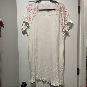 NWOT Size large floral T-shirt dress with pockets.